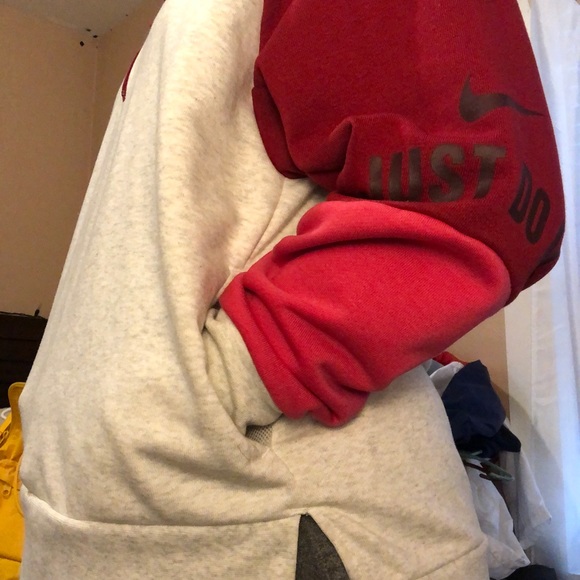 Nike sweater - Picture 2 of 2